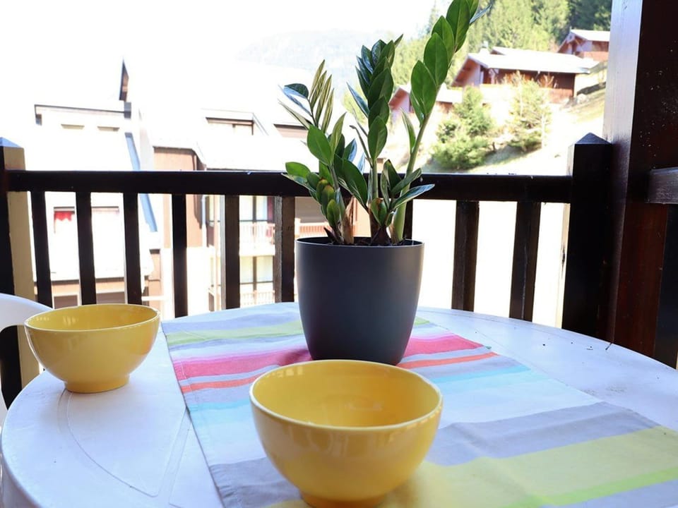 Charmant appart **, 6 pers, 2 balcons, prox pistes & village, parking gratuit Apartment in Auvergne-Rhône-Alpes