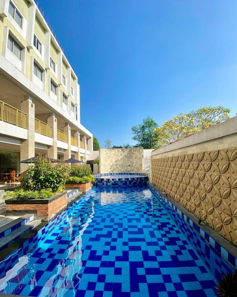 Swimming pool, Swimming pool