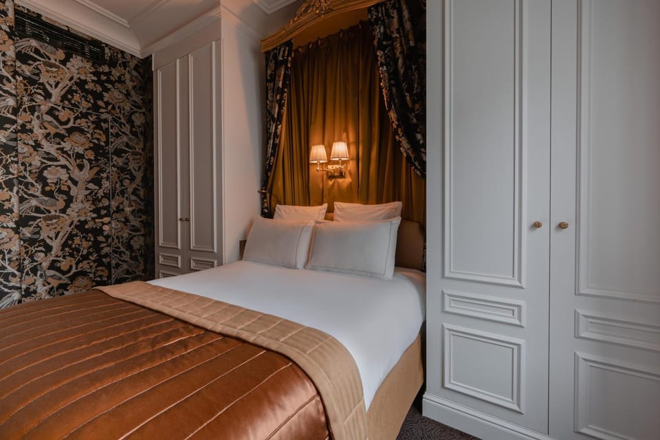 Bed, Photo of the whole room