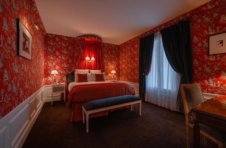 Bed, Photo of the whole room