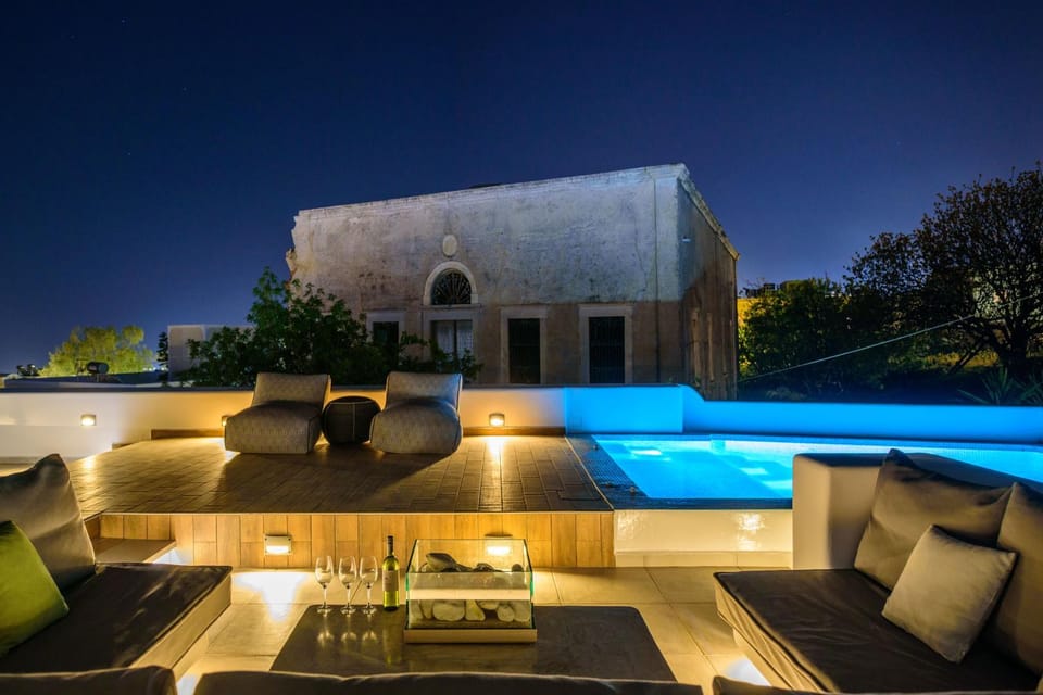 Night, Balcony/Terrace, Seating area, Swimming pool