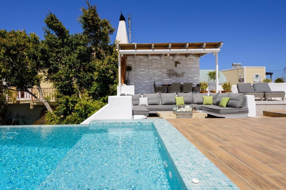 Seating area, Dining area, Swimming pool