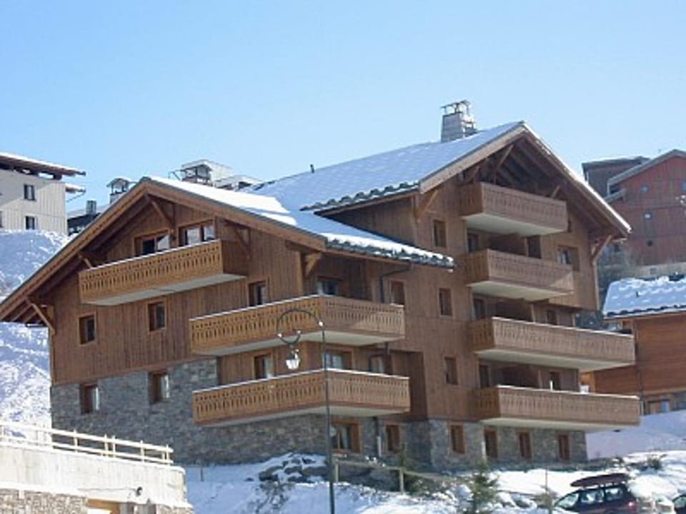 Appartement Confort 4* avec Wi-Fi, Balcon et Parking - Pied des Pistes Les Menuires - FR-1-452-246 Apartment in Les Allues
