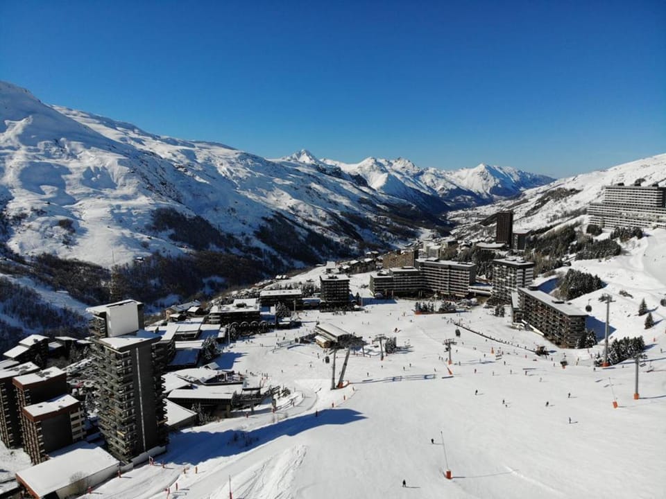 Appartement avec balcon, aux pieds des pistes, 5 pers - La Croisette, Les Ménuires - FR-1-452-250 Apartment in Les Allues