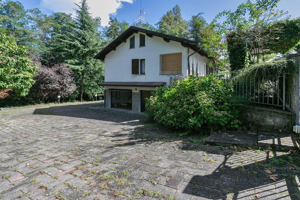 Property building, Garden view, Inner courtyard view