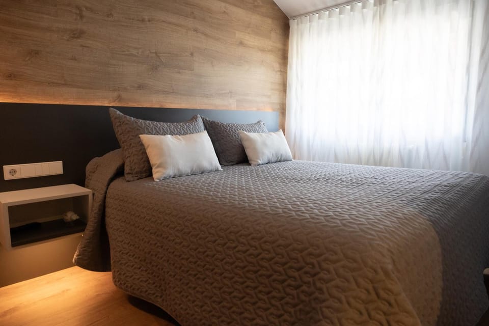 Bed, TV and multimedia, Photo of the whole room, Bedroom, internet