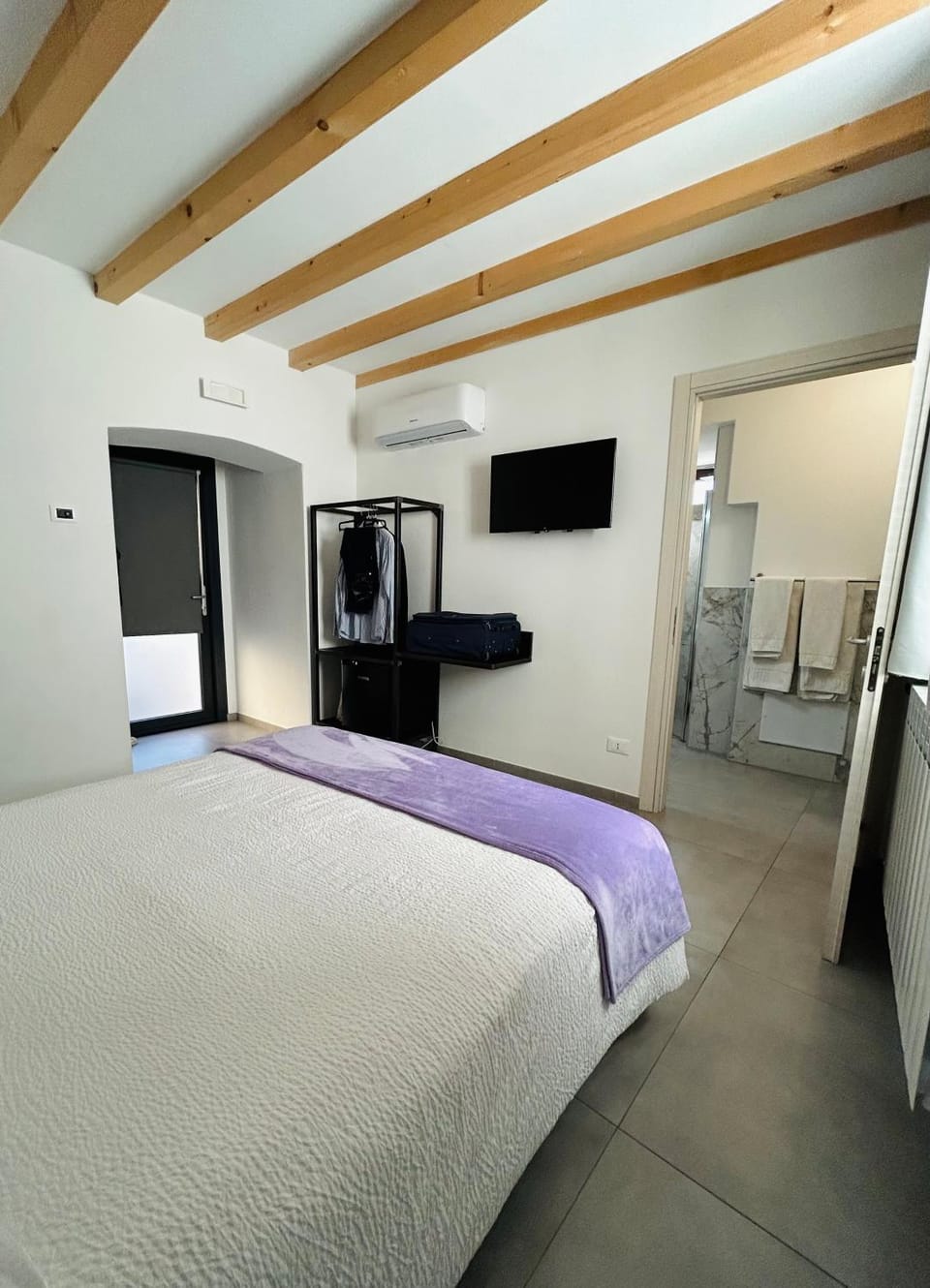 Bed, Photo of the whole room, Bedroom, heating, internet, air conditioner