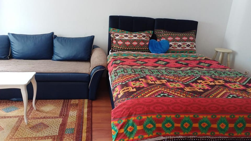 Bed, Living room