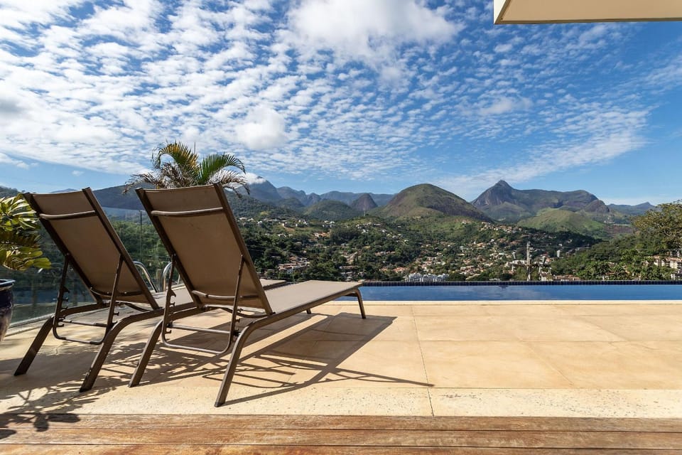 Mountain view, Pool view