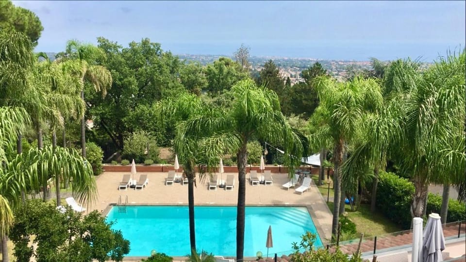 Solarium, Pool view, Swimming pool