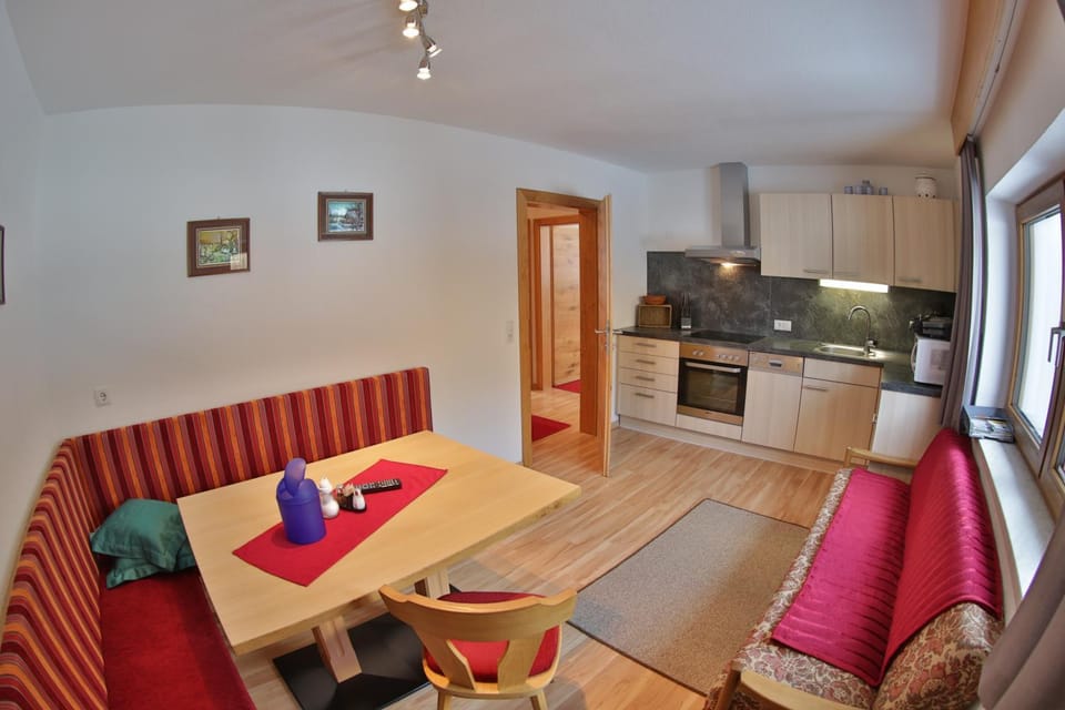 Kitchen or kitchenette, Seating area, Dining area