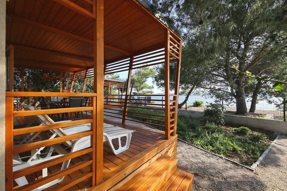 Property building, Balcony/Terrace, Landmark view