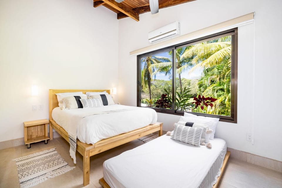 Bed, Garden, Photo of the whole room, Bedroom, Garden view, air conditioner
