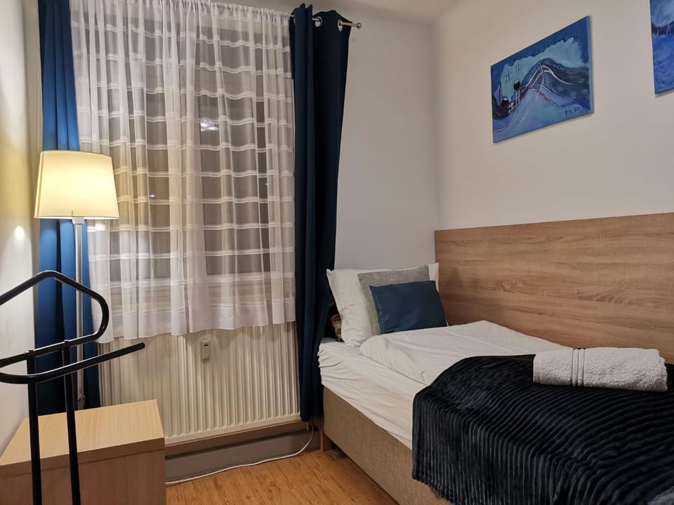 Bed, Photo of the whole room, Bedroom, internet