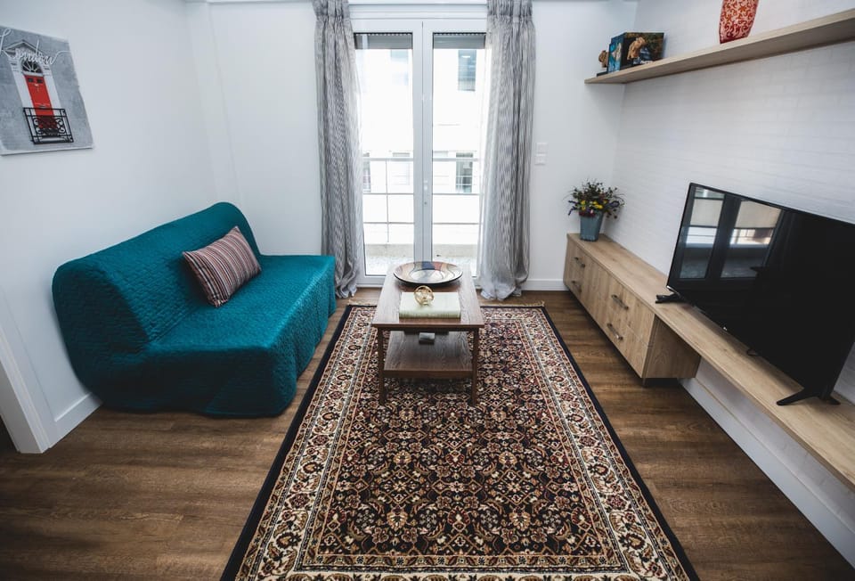 Ziva Apartment - 4th floor - Renovated 2019 Apartment in Athens