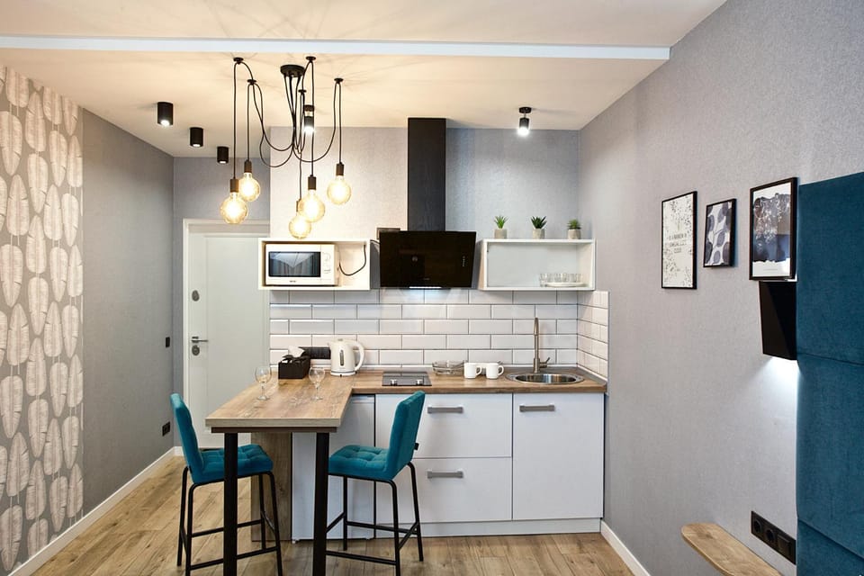 Kitchen or kitchenette, Dining area