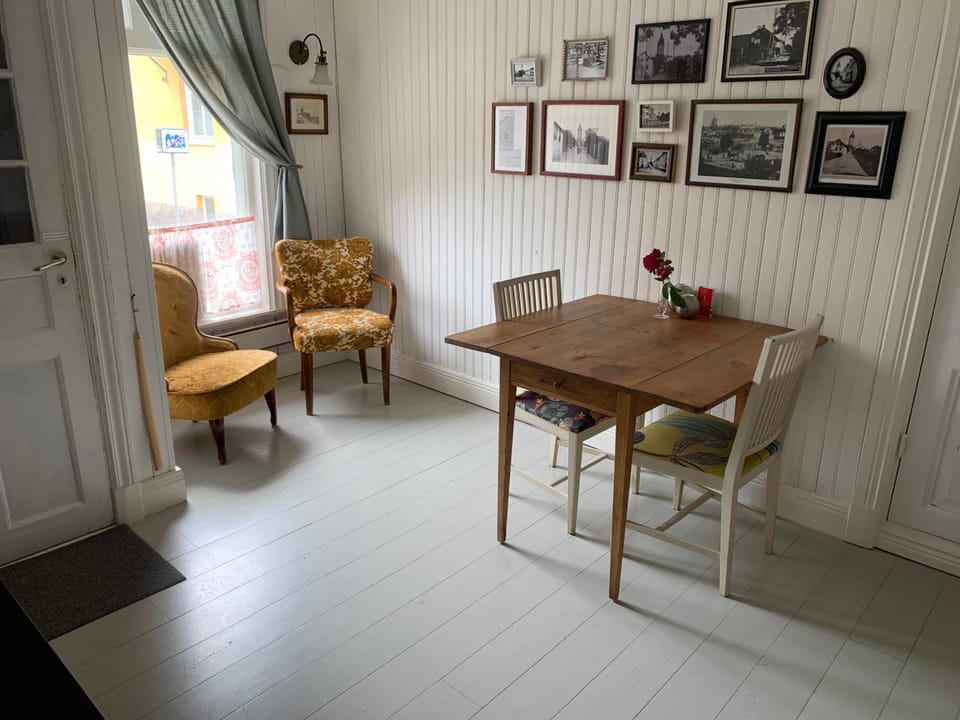Seating area, Dining area