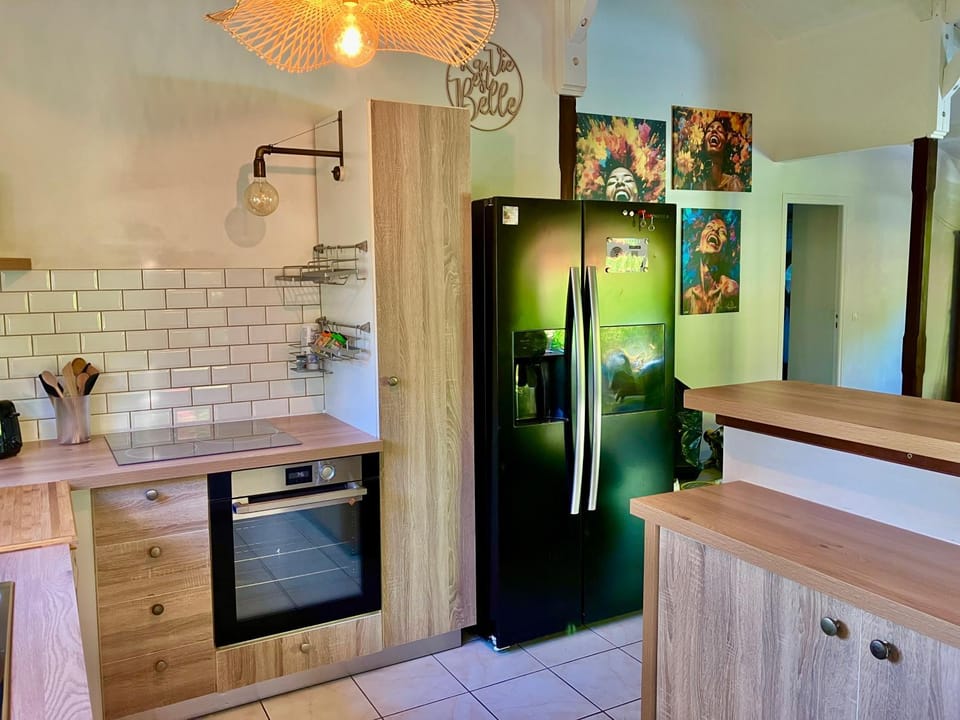 Kitchen or kitchenette, oven, stove