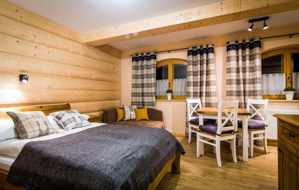 Bed, Photo of the whole room, Dining area, Bedroom