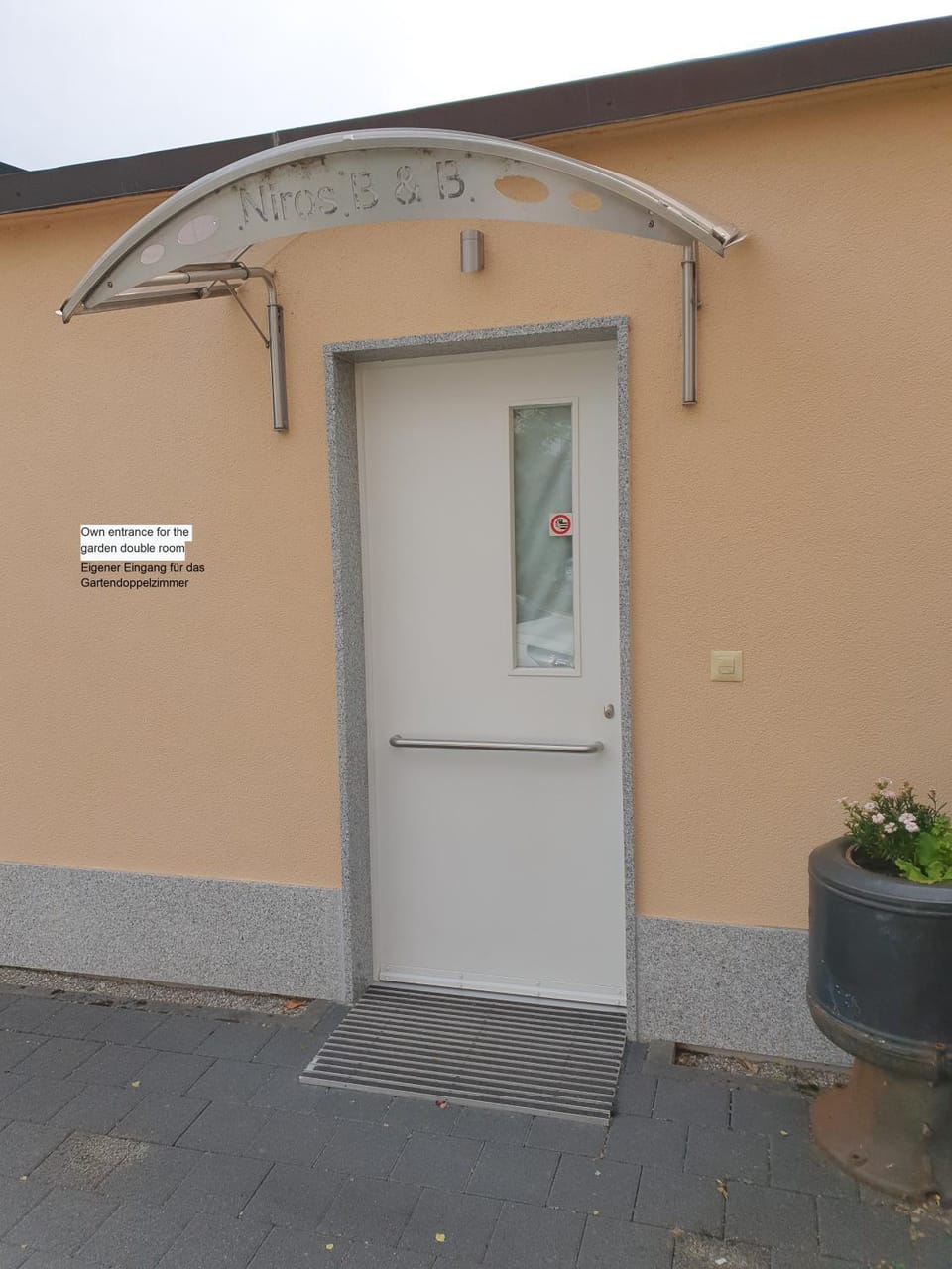 Facade/entrance
