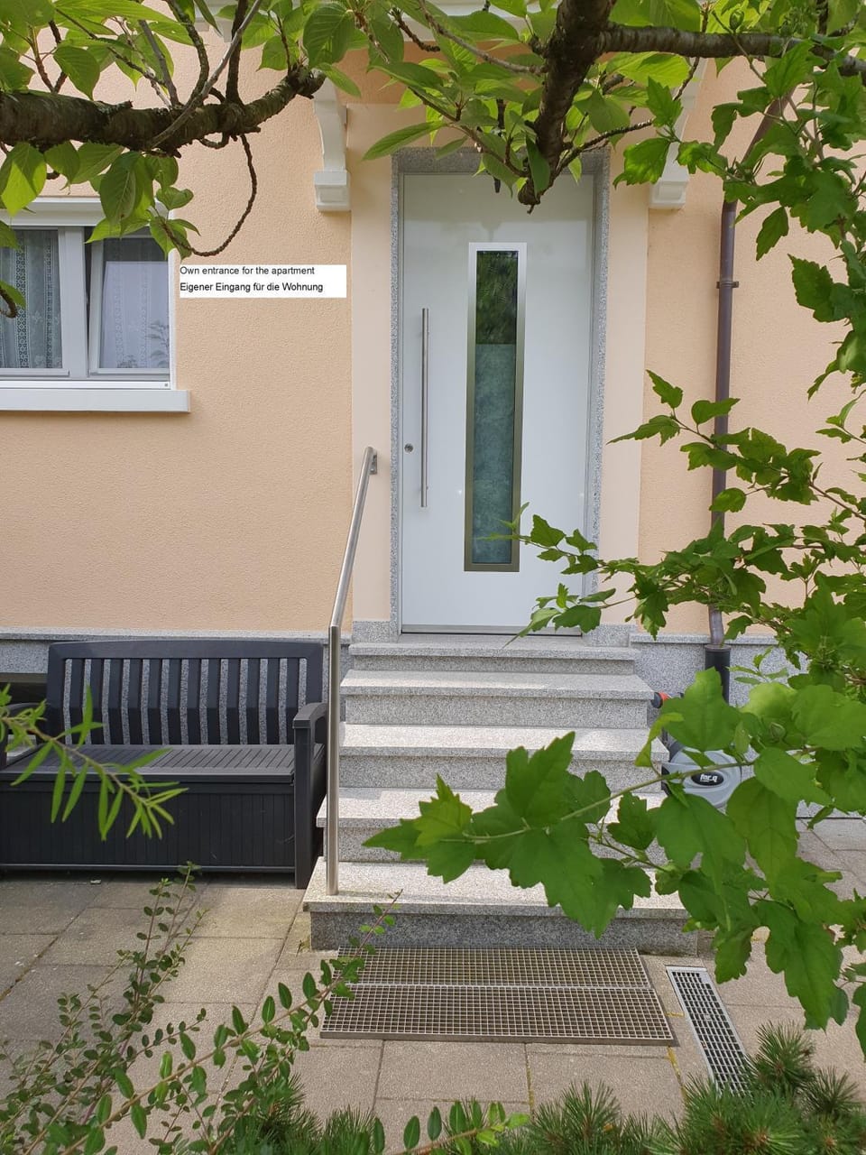 Facade/entrance