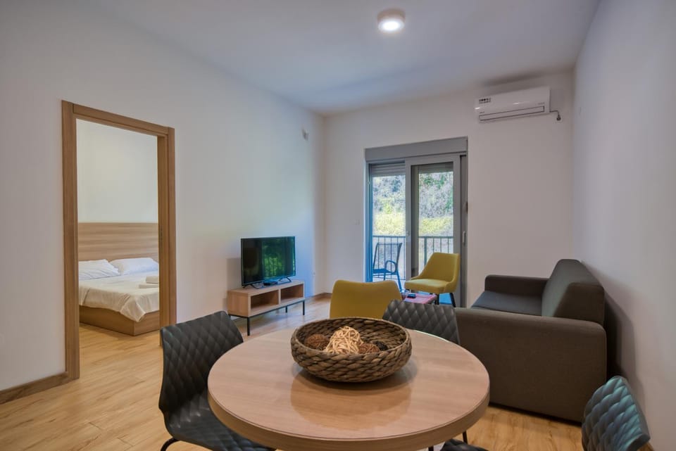 TV and multimedia, Living room, Dining area