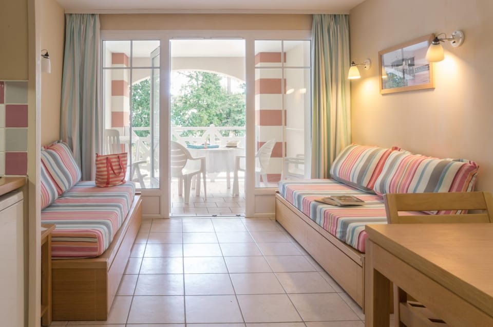 Patio, Living room, Seating area, Dining area