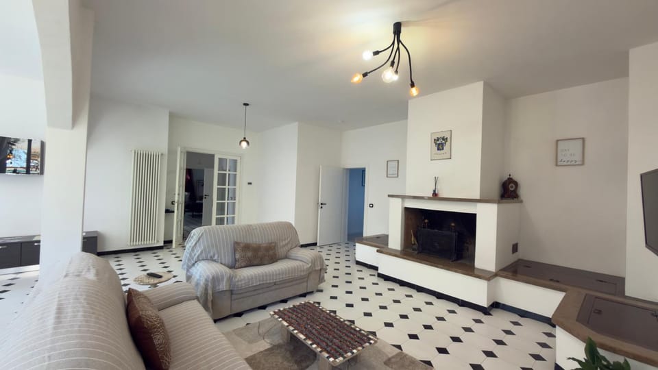 Living room, fireplace