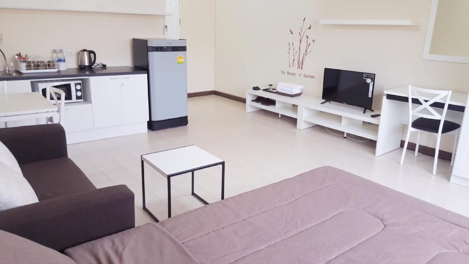 Communal lounge/ TV room, TV and multimedia, Living room, Seating area