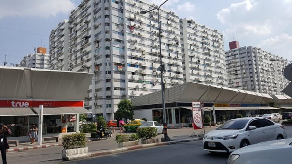 Property building, Nearby landmark, Neighbourhood, Street view