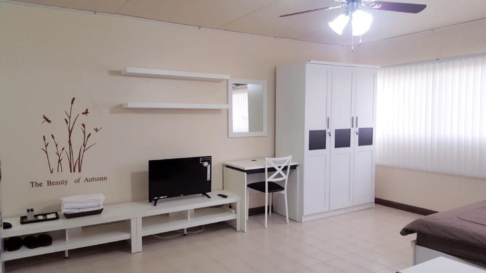 Communal lounge/ TV room, TV and multimedia, Living room, Seating area