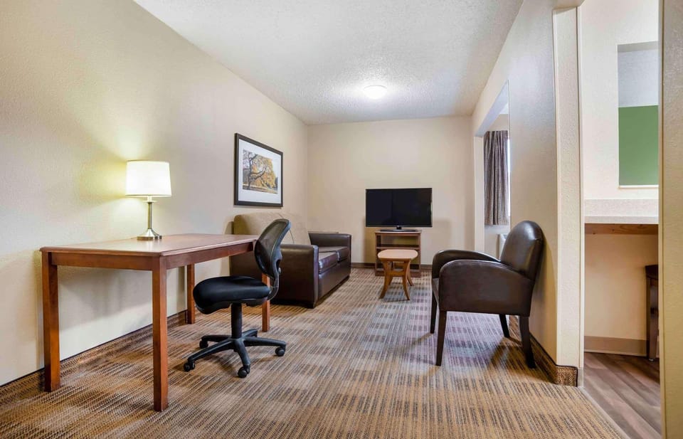 Seating area, Bedroom