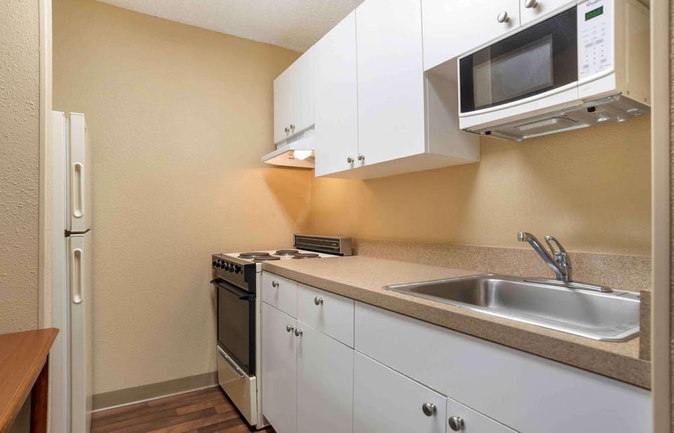 Kitchen or kitchenette, Bedroom