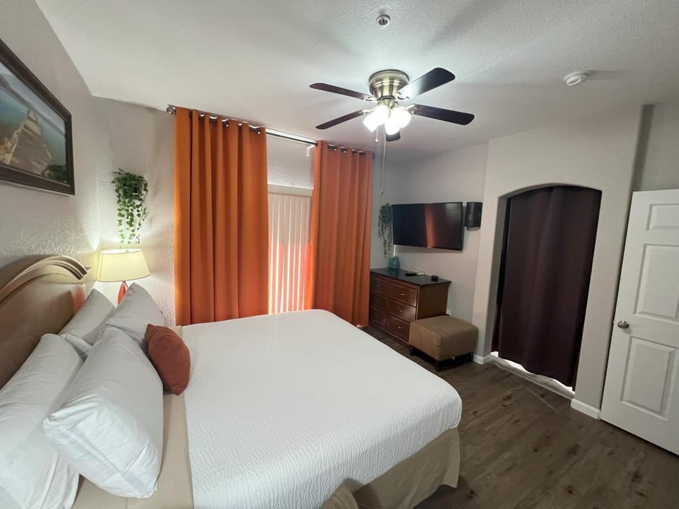 Bed, TV and multimedia, Bedroom