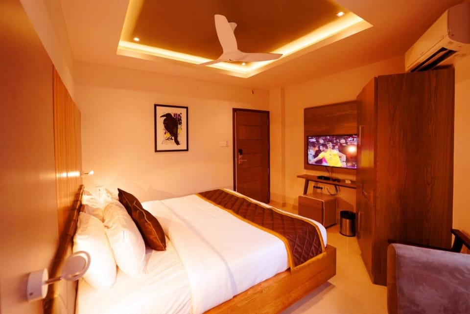 Bed, TV and multimedia, Bedroom, wardrobe