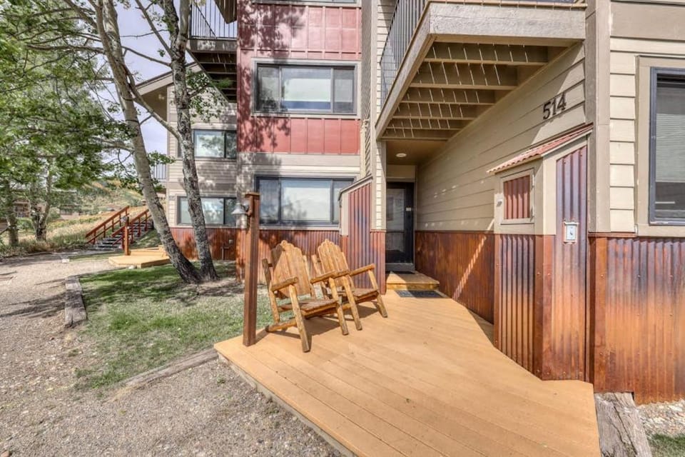 Beautiful Mountain View Condo Apartment in Colorado