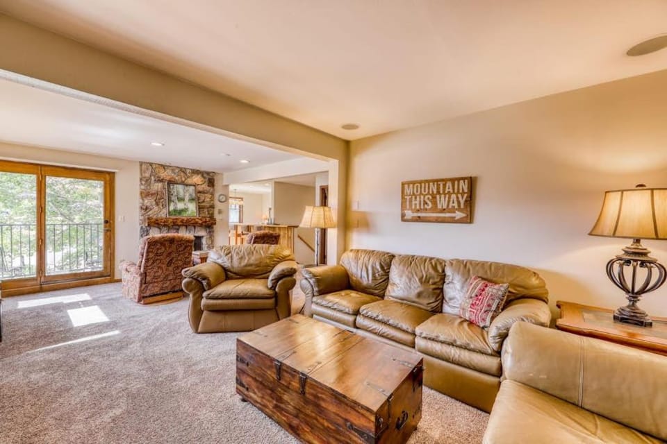 Beautiful Mountain View Condo Apartment in Colorado