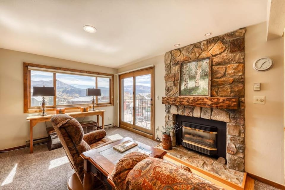 Beautiful Mountain View Condo Apartment in Colorado