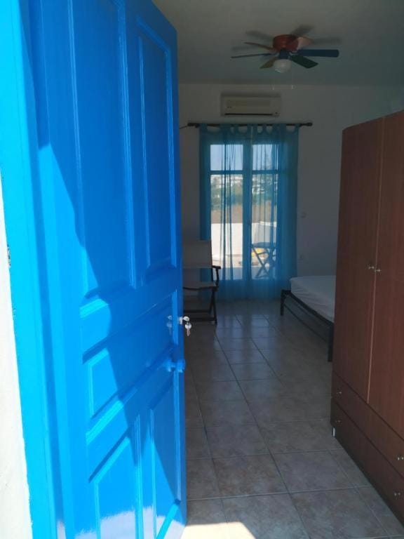 Papikinou Studios Apartment in Milos