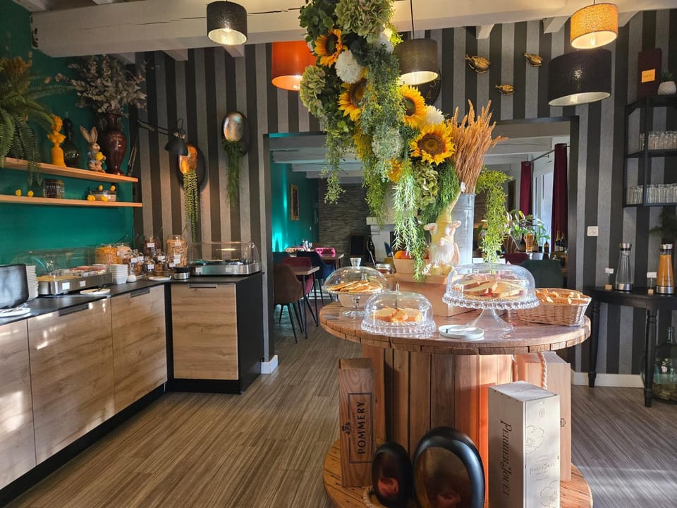 Food and drinks, Buffet breakfast