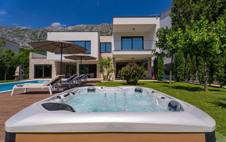 Villa Agava with heated pool, Jacuzzi, sauna, gym, 4 en-suite bedrooms Villa in Split-Dalmatia County