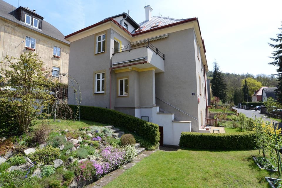 Property building, Facade/entrance, Off site, Day, Summer