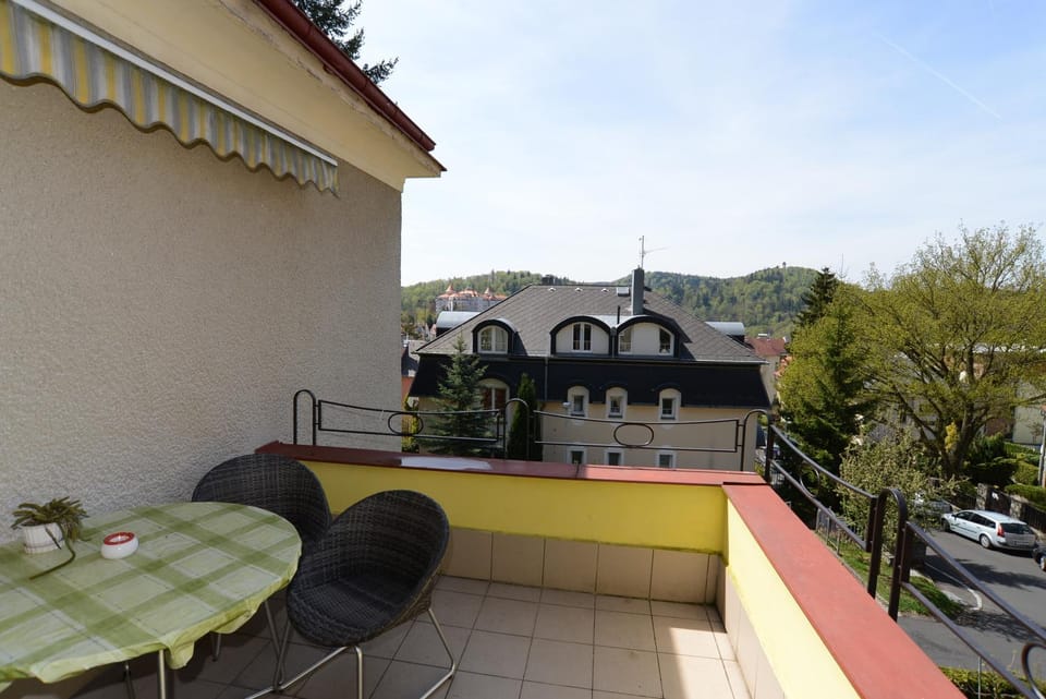 Off site, Day, Summer, Balcony/Terrace, Seating area, City view, Street view