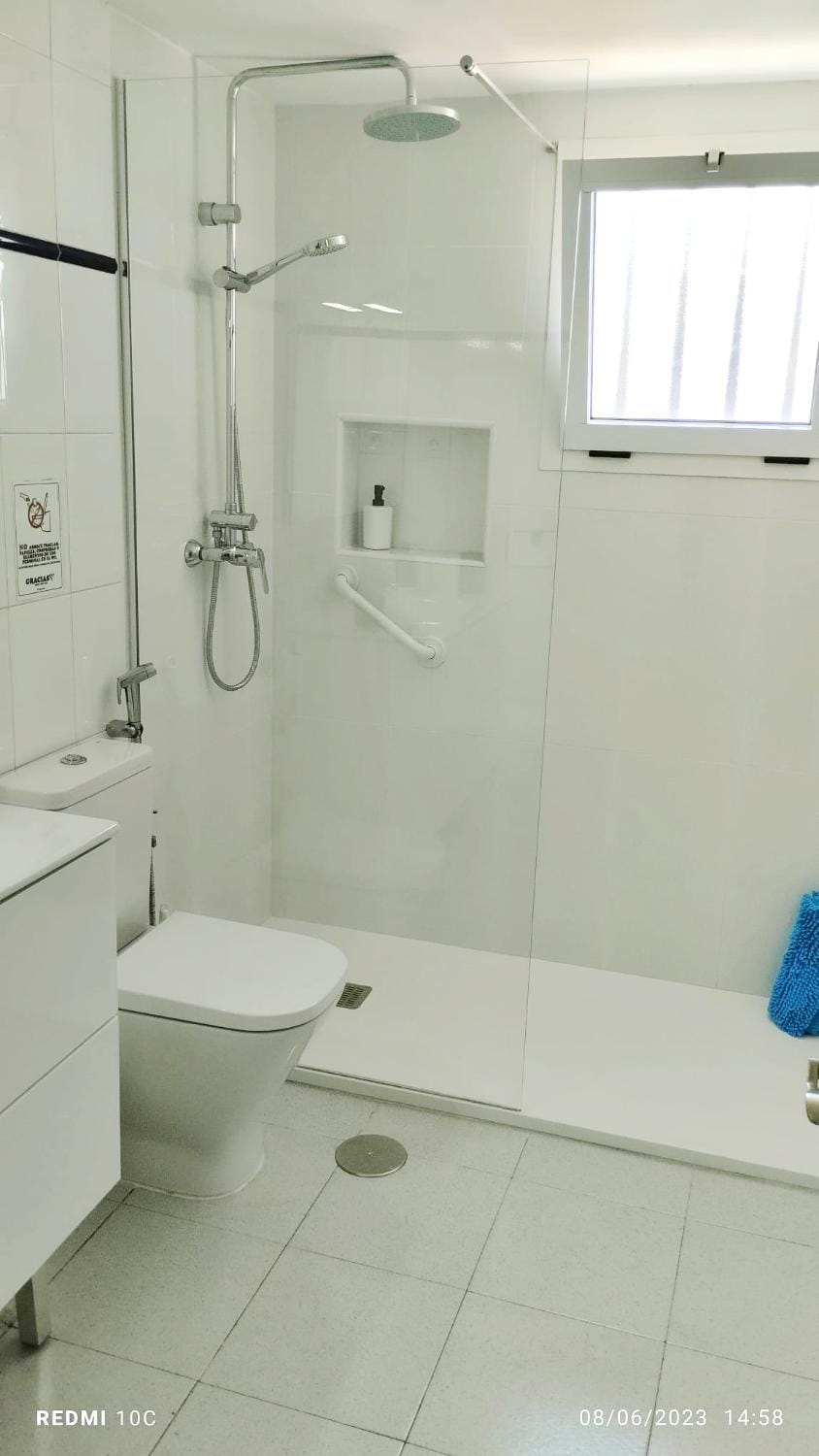 Shower, Toilet, Bathroom, towels