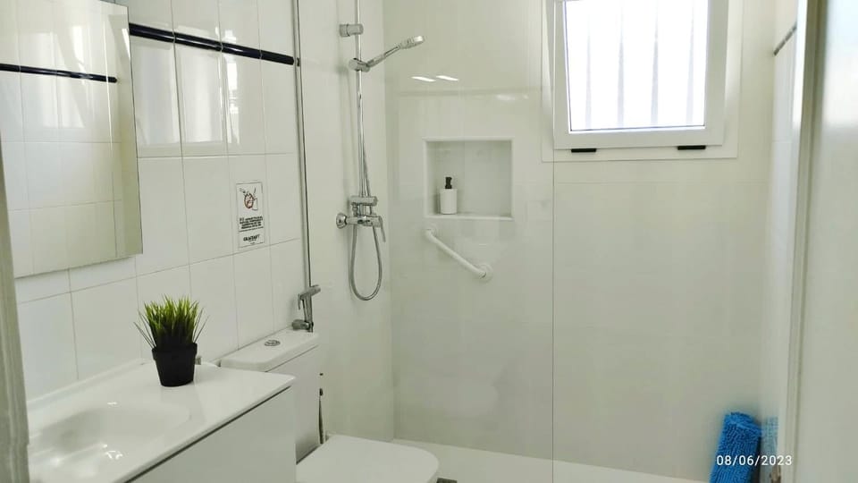 Shower, Bathroom, heating, towels