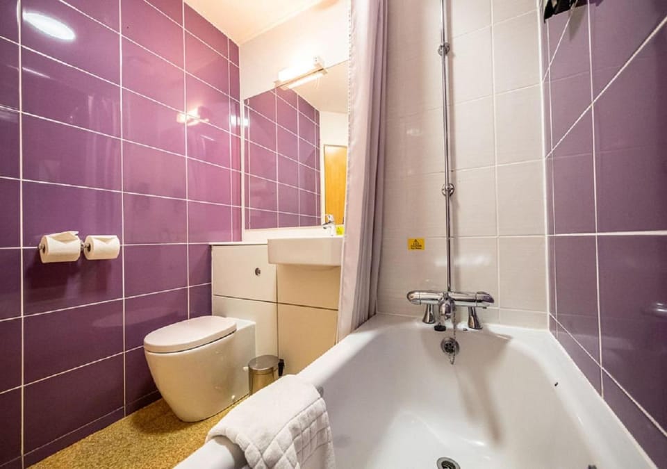 Shower, Toilet, Bath, towels