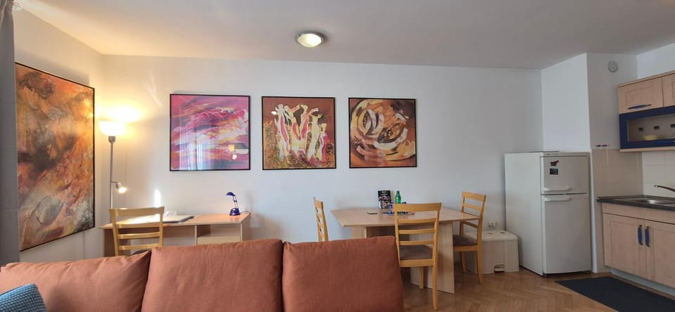 Decorative detail, Seating area, Dining area