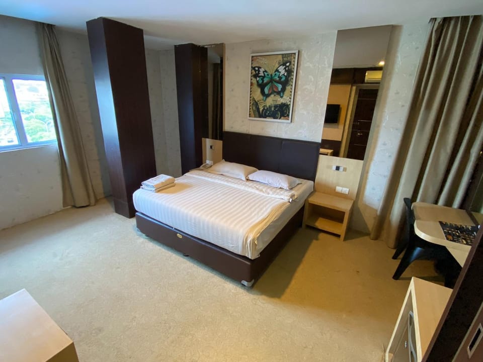 Bed, Bedroom