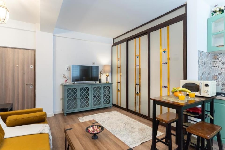 Communal lounge/ TV room, TV and multimedia, Living room, Seating area, Dining area