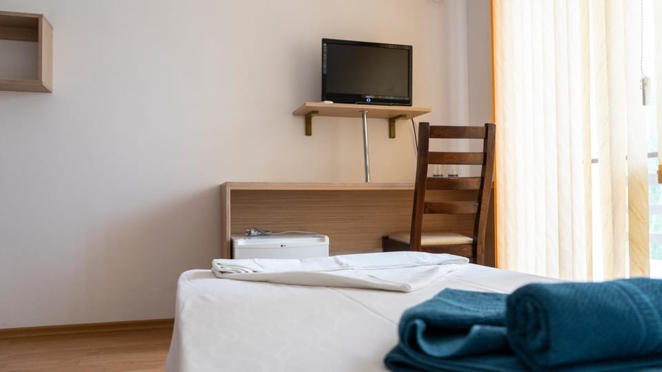 Califarul Alb Bed and Breakfast in Romania